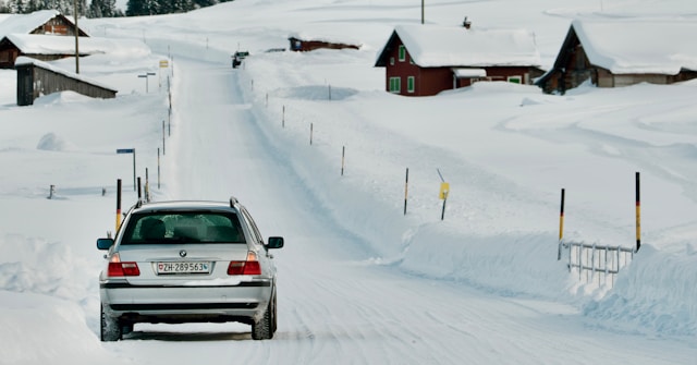A Driver's Guide to Safely Maneuvering on Snow and Ice